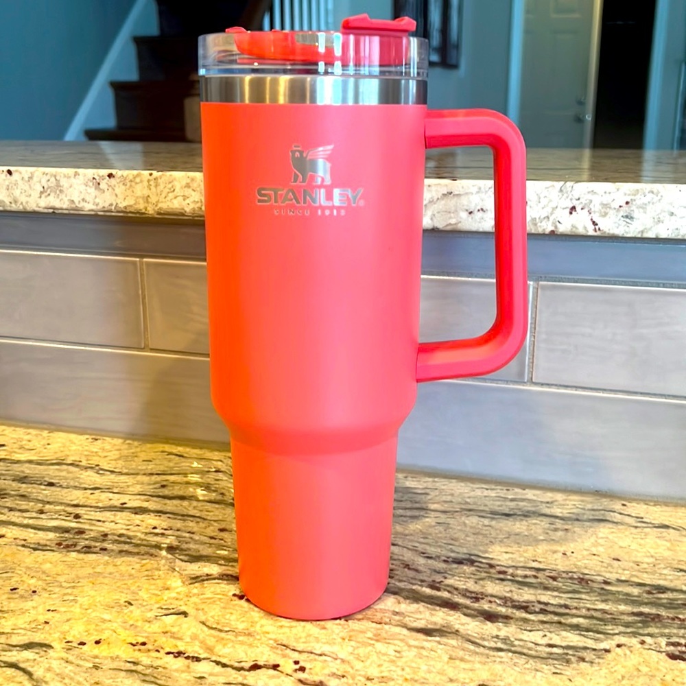 Stanley cup 40 oz Grapefruit in new condition